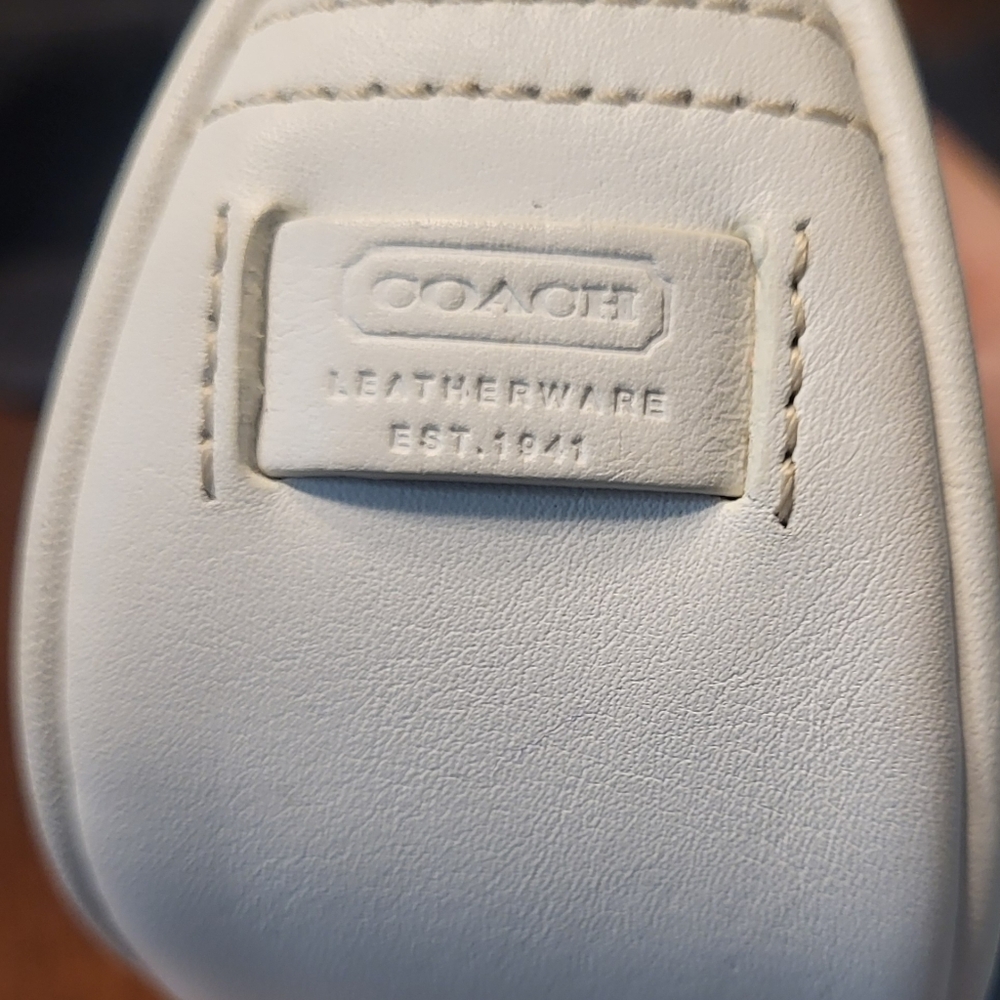 Coach Vintage 2004 Y2K Soho Flap Buckle White Leather Shoulder Mini Bag Purse - Picture 8 of 17